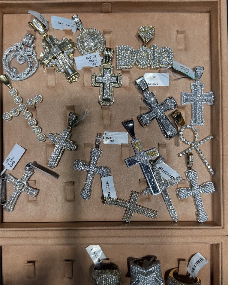 Diamond crosses and religious pendants in the Miami case